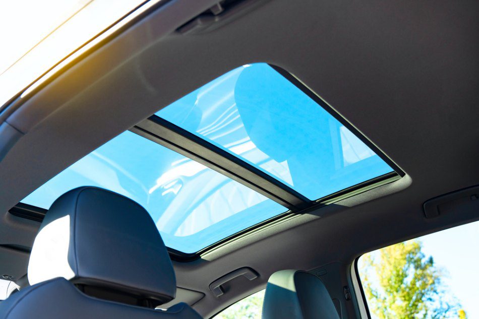 Assessing Sunroof Lining Repair Severity